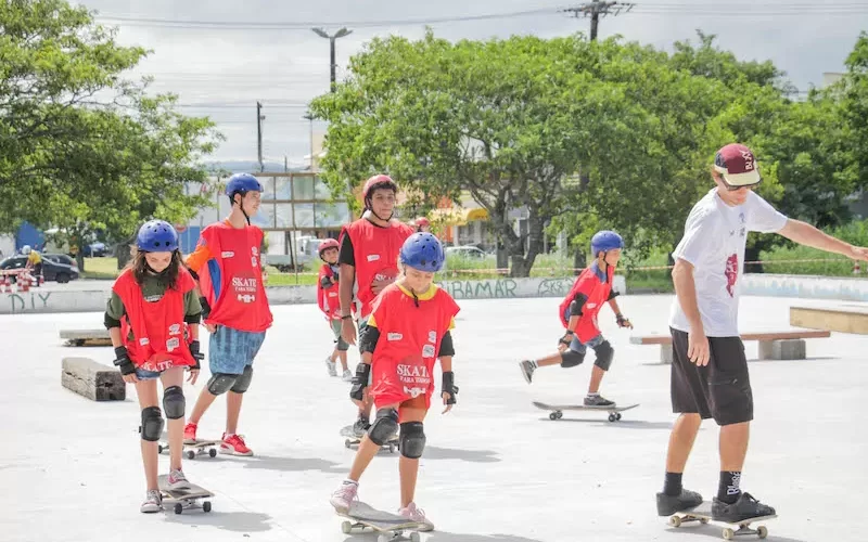 Skate Para Todos oferece aulas gratuitas em Guarulhos