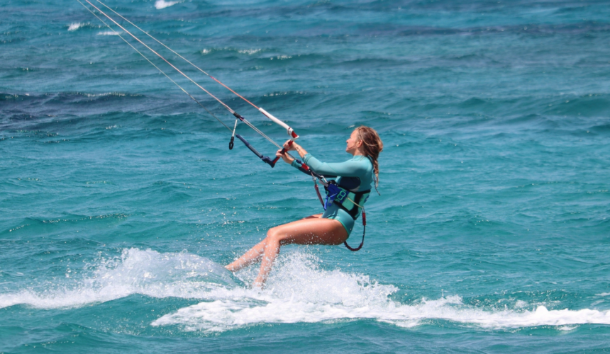 Kitesurf e a aventura de voar sobre o mar